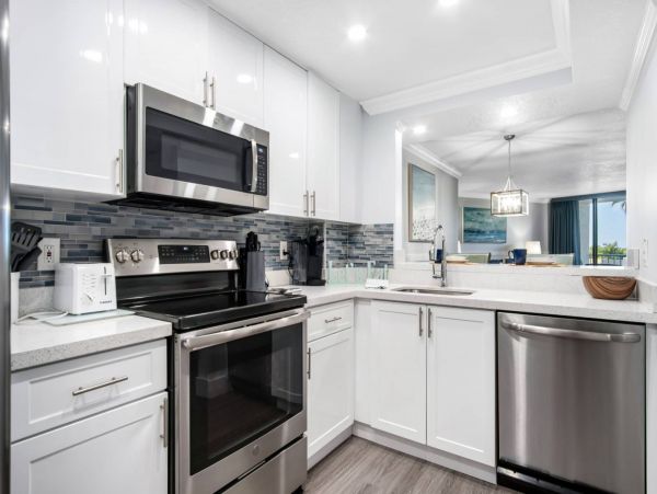 Gorgeous 2 Bedroom Condo in Marco Island Sleeps 6