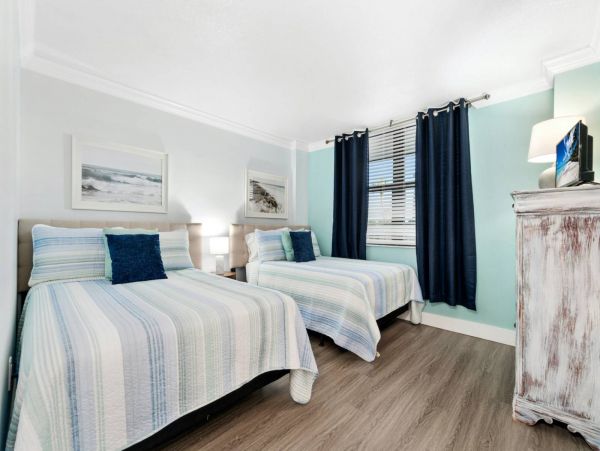 Gorgeous 2 Bedroom Condo in Marco Island Sleeps 6