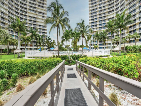 Gorgeous 2 Bedroom Condo in Marco Island Sleeps 6