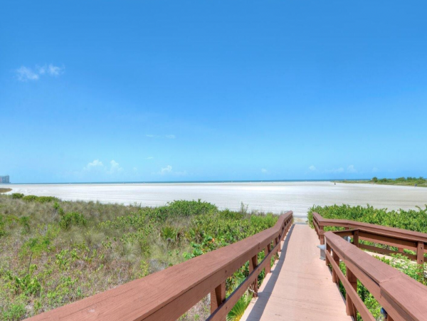 Gorgeous 2 Bedroom Condo in Marco Island Sleeps 6