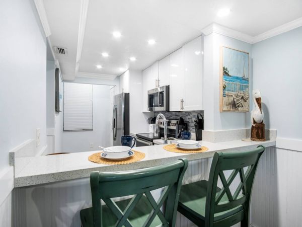 Gorgeous 2 Bedroom Condo in Marco Island Sleeps 6