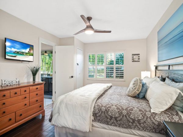 Marco Island Vacation Condo Two Bedroom Walk to beach