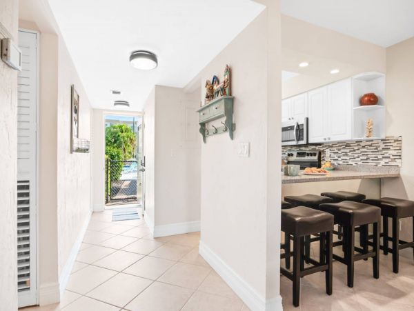 Marco Island Vacation Condo Two Bedroom Walk to beach