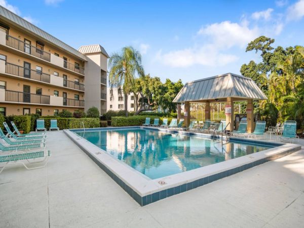 Marco Island Vacation Condo Two Bedroom Walk to beach