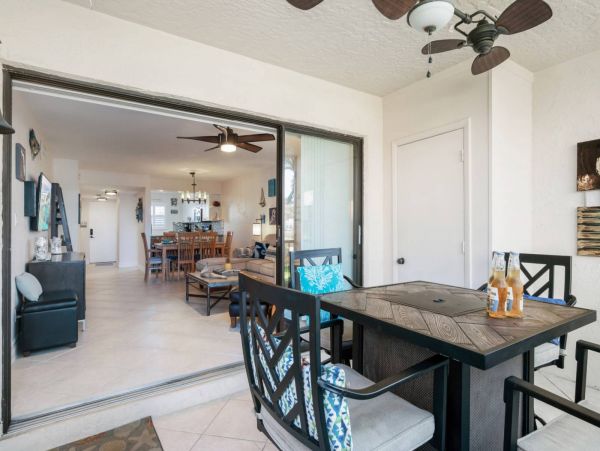 Marco Island Vacation Condo Two Bedroom Walk to beach