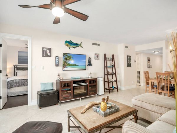 Marco Island Vacation Condo Two Bedroom Walk to beach
