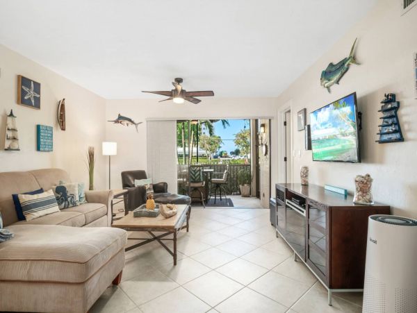 Marco Island Vacation Condo Two Bedroom Walk to beach