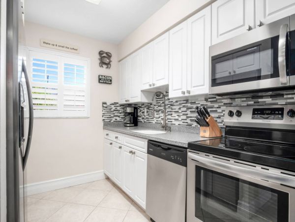 Marco Island Vacation Condo Two Bedroom Walk to beach