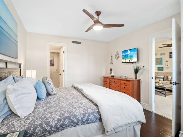 Marco Island Vacation Condo Two Bedroom Walk to beach