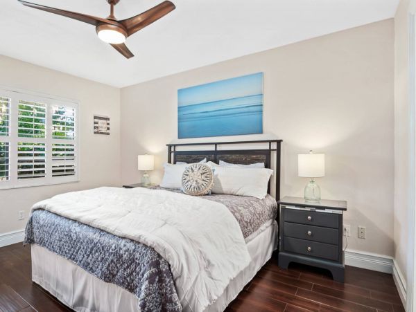 Marco Island Vacation Condo Two Bedroom Walk to beach