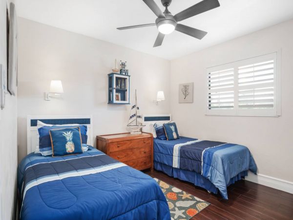 Marco Island Vacation Condo Two Bedroom Walk to beach