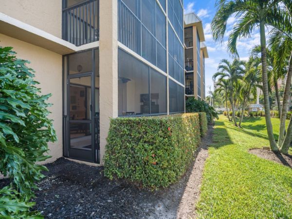 Marco Island Vacation Condo Two Bedroom Walk to beach