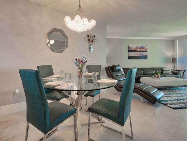 Modern Beachfront Condo with Gulf Views Walk To Beach, Dinning & Shops
