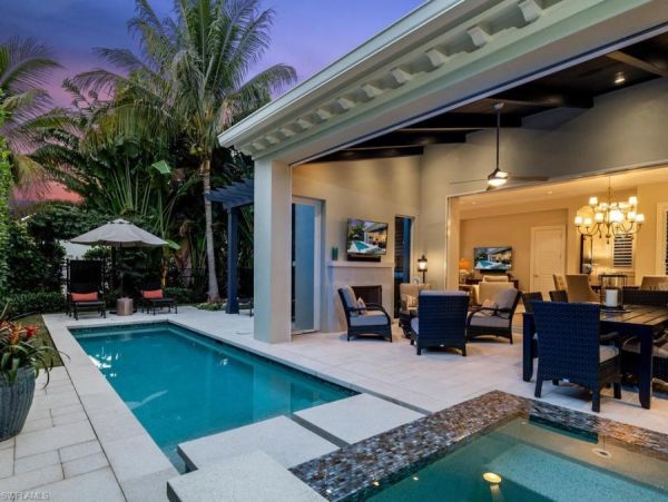 Luxury 3 Bedroom Walk to Beach Rental Home in Naples