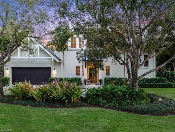 Luxury 3 Bedroom Walk to Beach Rental Home in Naples