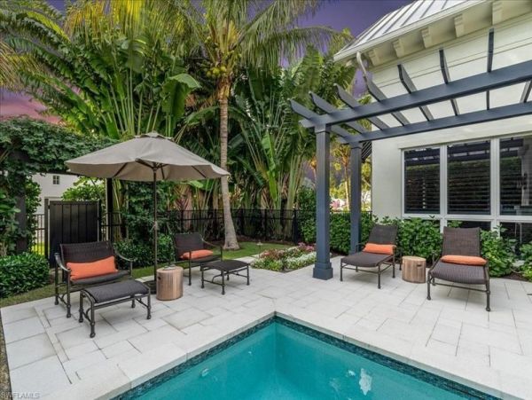 Luxury 3 Bedroom Walk to Beach Rental Home in Naples