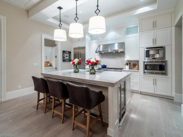 Luxury 3 Bedroom Walk to Beach Rental Home in Naples
