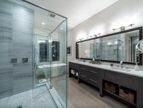 Luxury 3 Bedroom Walk to Beach Rental Home in Naples