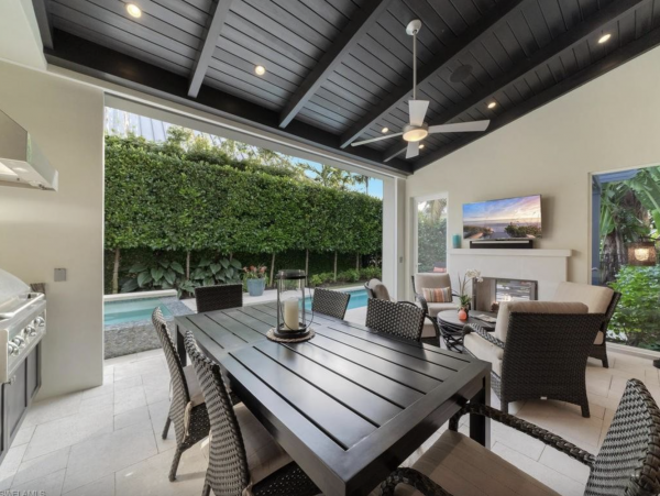 Luxury 3 Bedroom Walk to Beach Rental Home in Naples
