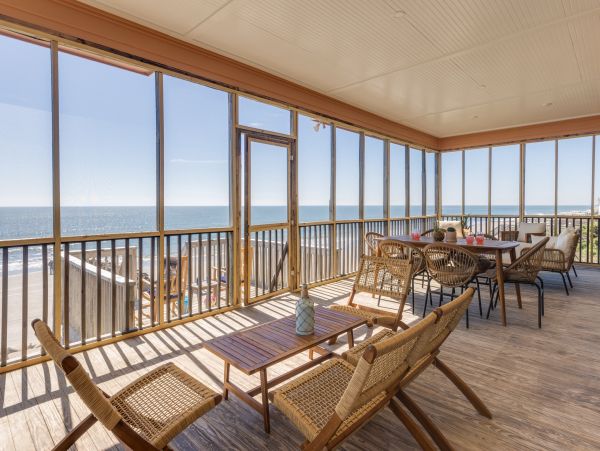 Oceanfront Spacious Retreat on Folly Beach - 5 Bedroom Coastal Escape