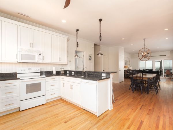 Oceanfront Spacious Retreat on Folly Beach - 5 Bedroom Coastal Escape