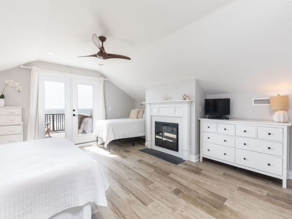Oceanfront Spacious Retreat on Folly Beach - 5 Bedroom Coastal Escape