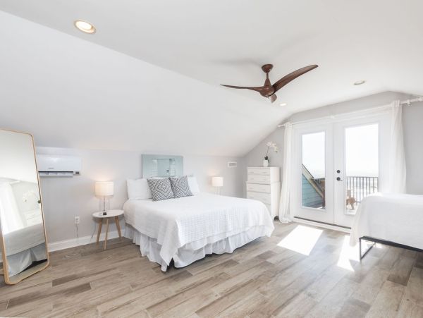 Oceanfront Spacious Retreat on Folly Beach - 5 Bedroom Coastal Escape