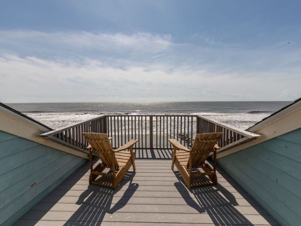 Oceanfront Spacious Retreat on Folly Beach - 5 Bedroom Coastal Escape