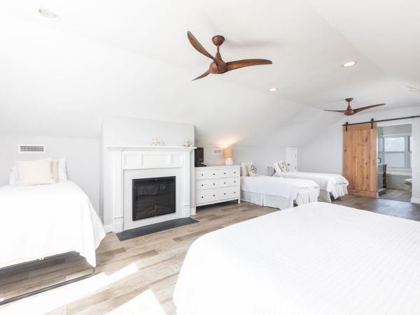 Oceanfront Spacious Retreat on Folly Beach - 5 Bedroom Coastal Escape