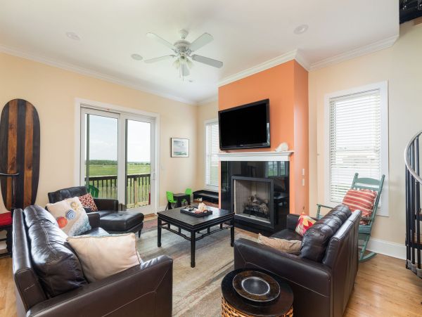 Charming 5-Bedroom Beachfront Home with Panoramic Views