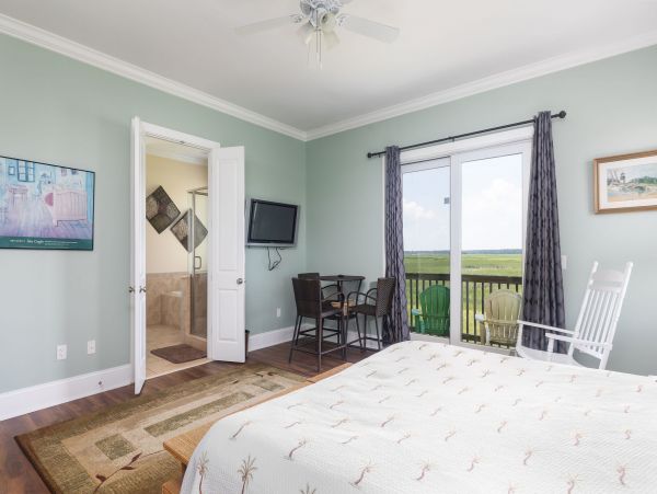 Charming 5-Bedroom Beachfront Home with Panoramic Views