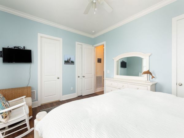 Charming 5-Bedroom Beachfront Home with Panoramic Views
