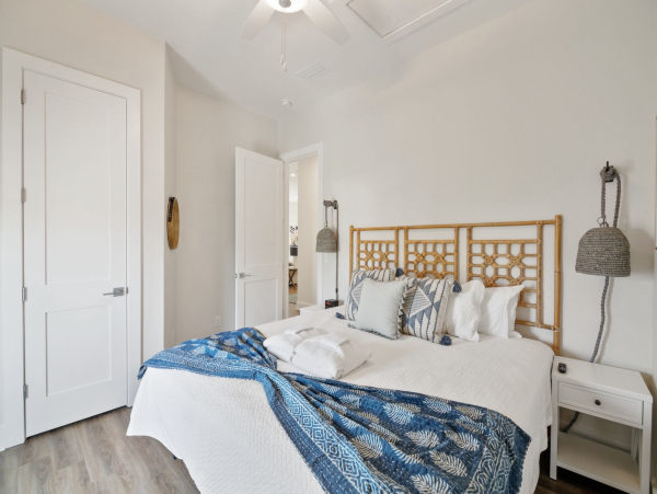 Folly Beach Luxury 7 Bedroom Stroll to Beach Sleeps 16