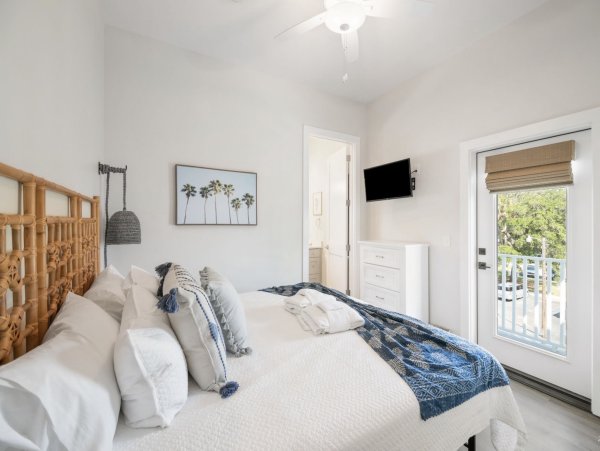 Folly Beach Luxury 7 Bedroom Stroll to Beach Sleeps 16