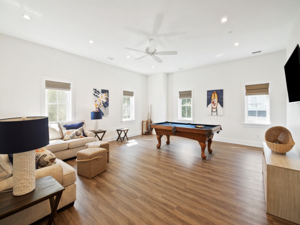 Folly Beach Luxury 7 Bedroom Stroll to Beach Sleeps 16