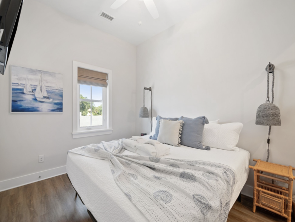Folly Beach Luxury 7 Bedroom Stroll to Beach Sleeps 16
