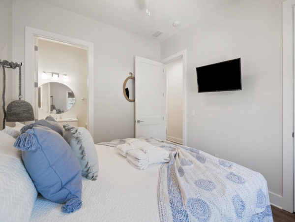 Folly Beach Luxury 7 Bedroom Stroll to Beach Sleeps 16