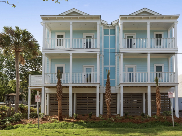 Folly Beach Luxury 7 Bedroom Stroll to Beach Sleeps 16