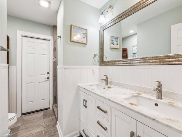 Stunning Beach Cottage with Private Pool Near Coligny Plaza