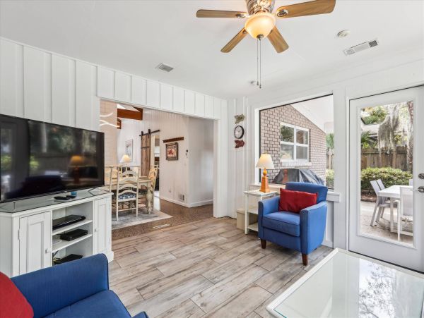 Stunning Beach Cottage with Private Pool Near Coligny Plaza