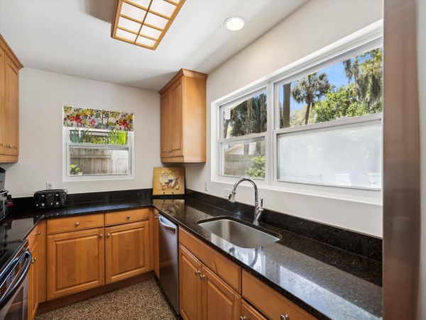 Stunning Beach Cottage with Private Pool Near Coligny Plaza