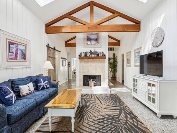 Stunning Beach Cottage with Private Pool Near Coligny Plaza