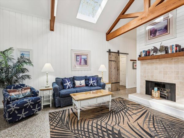Stunning Beach Cottage with Private Pool Near Coligny Plaza