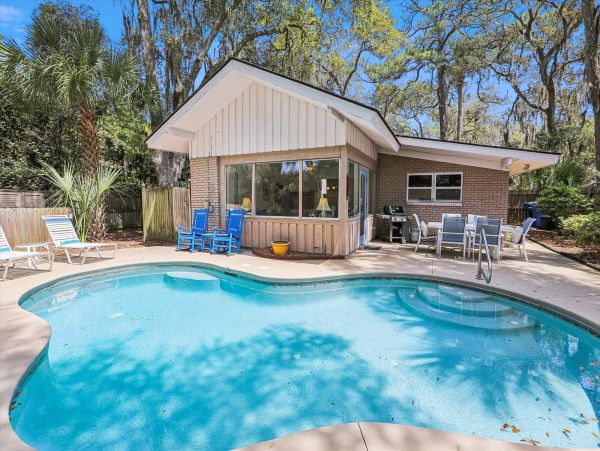 Stunning Beach Cottage with Private Pool Near Coligny Plaza