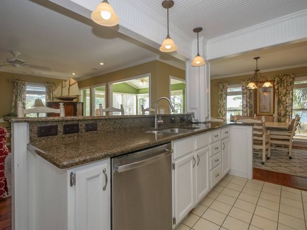 Lovely 3 Bedroom Vacation Rental with Great Views