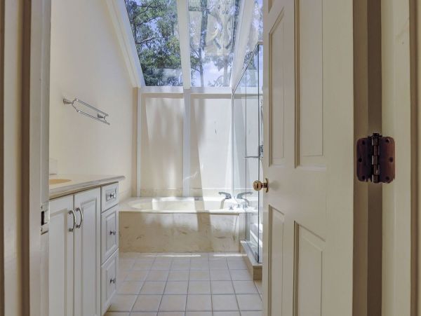 Modern Dog-Friendly Escape in Hilton Head