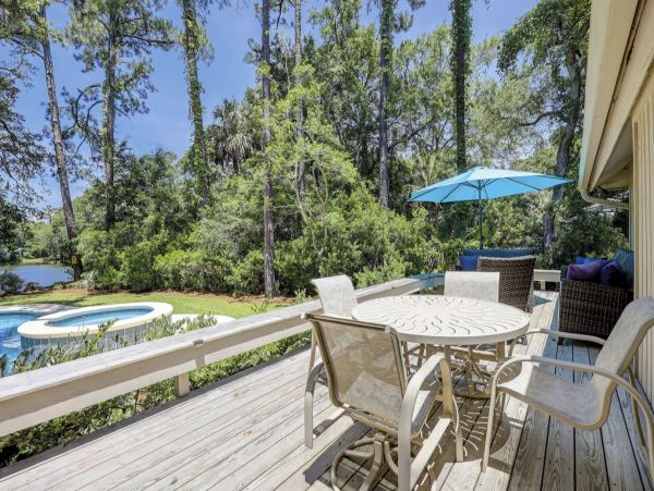 Modern Dog-Friendly Escape in Hilton Head