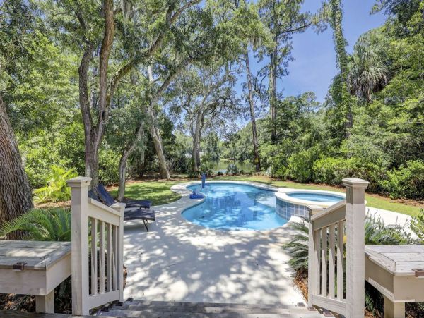 Modern Dog-Friendly Escape in Hilton Head
