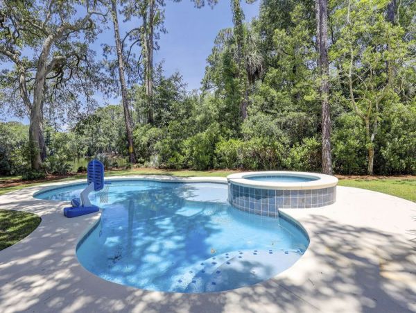 Modern Dog-Friendly Escape in Hilton Head