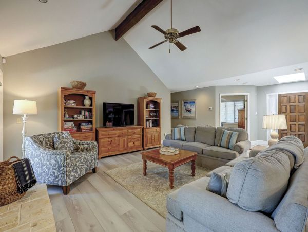 Modern Dog-Friendly Escape in Hilton Head